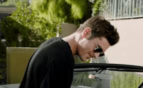 Rating All The Times Zac Efron Licked His Lips During His Vogue 73 Questions Video Zac Efron This Or That Questions Zac