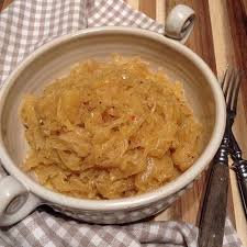 Sauerkraut Essen Wir Sehr Gern Ich Kaufe Immer Ungegartes Beim Metzger Oder Im Bioladen So Habe Ich In De Sauerkraut Sauerkraut Mit Ananas Sauerkraut Rezepte