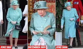 Queen elizabeth ii enjoying trooping the colour 2020 performance (image: Queen Recycles Turquoise Coat And Matching Hat For The Third Time For Trooping The Colour Daily Mail Online