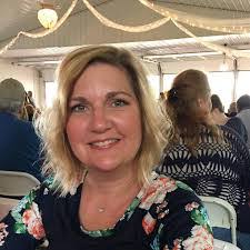 Lori Thorne's Instagram, Twitter & Facebook