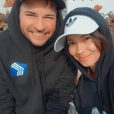 Guild Wars 2 New Player Guide Are you new to Guild Wars 2 or wanting to  introduce your friends to the game? We're here to help! Visit our new  player guide to