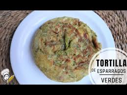 Tortilla de patatas con espárragos trigueros: Receta casera tradicional,  fácil y deliciosa #shorts - YouTube