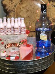 Baileys Strawberry Shortcake Martini 4oz Strawberries And Cream Baileys 1oz Cake Vodka Mix To Baileys Recipes Drinks Strawberries And Cream Baileys Recipes
