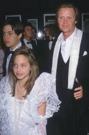 Page six first reported the news. Angelina Jolie So Schrecklich War Ihre Kindheit