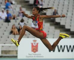 Jun 19, 2021 · ana peleteiro, campeona de españa y de europa, empezó con 14,39 (viento ilegal de +2,8), pero sólo pudo hacer un salto válido más, el segundo (14,25). La Prodigiosa Ana Peleteiro