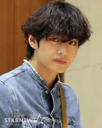 A collection of the top 40 bts v computer wallpapers and backgrounds available for download for free. Bts V Is Introduced To The Greek Tv Program One After Another And Attracts Attention Kbizoom