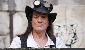Francis lalanne dans «fort boyard» gilles scarella / ftv. Fort Boyard Personnages Narcisse Lalanne