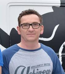 Designer clothing store wins public backing for controversial shopfront  cladding