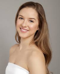 Mia Bowman's Instagram, Twitter & Facebook