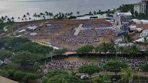 fans are filling up the concert area arashikoolina arashiblastinhawaii arashiblast arashi koolina 嵐 嵐コオリナ コオリナ 嵐