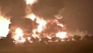 Kilang minyak pertamina ru vi balongan, kabupaten indramayu, jabar, senin (29/3) dinihari meledak dan terbakar. D3 Ro2smz Rpm
