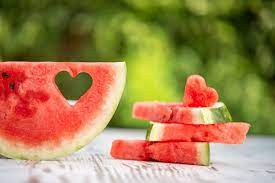 Die häufigste art der zubereitung einer wassermelone ist, diese einfach in der mitte zu zerteilen, dann zu vierteln und in scheiben zu schneiden. Gesunde Wassermelone Diat Fur Die Last Minute Bikinifigur
