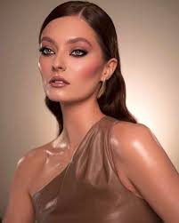 Effortlessly elegant, ravishingly refined, classically chic