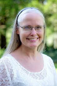 Elizabeth Groves's Instagram, Twitter & Facebook