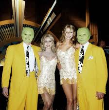 It makes a certain kind of sense that russell was initially interested in anna nicole smith, considering she was such a popular. Jim Carey And Cameron Diaz With Their Stunt Doubles On The Set Of The Mask 9gag