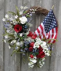 See more ideas about memorial flowers, funeral flowers, flower arrangements. 4th Of July Wreath Ideas On Stylevore