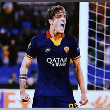 Recently on october 14, he posted a photo of his girlfriend, sara scaperrotta and confirmed his relationship status. Nicolo Zaniolo Wiki 2021 Girlfriend Salary Tattoo Cars Houses And Net Worth