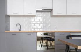 Nous avons des poignées de cuisine de différentes couleurs et finitions comme noir, blanc, argent et même doré et cuivré afin de suivre au mieux les tendances actuelles. Decouvrez Nos Idees Deco Avec Le Carrelage Metro Espace Aubade