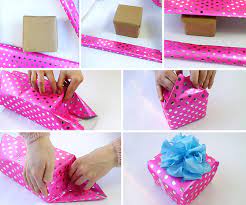 Geldgeschenke zur hochzeit zu basteln und originell verpacken ist eine viel schönere idee, als einen einfachen weißen umschlag dem brautpaar zu überreichen. Kindergeschenke Verpacken Leicht Gemacht Gefunden Auf Geschenke De