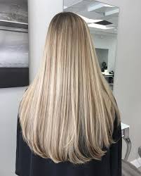 Wie sieht die kombination dunkler ansatz, blonde lange und glatte braune haare mit dunkelblonden spitzen, schwarze bluse und jeans, roter lippenstift. Die Perfekte Cremige Blonde Lange Haare Inspo Frisuren Styling Olaplex Haarpflege Lange Blonde Haare Balayage Blond Lange Haare Lange Haare