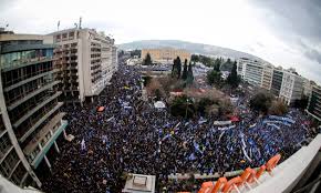Σε εξέλιξη βρίσκεται αυτή την ώρα πανεκπαιδευτικό συλλαλητήριο στο κέντρο της αθήνας ενάντια στο νομοσχέδιο του υπουργείου παιδείας. Syllalhthrio Gia Th Makedonia Posos Kosmos Mazeythke Telika Sto Syntagma Shmera Newsbomb Eidhseis News