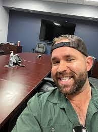 Darron Lawrence's Instagram, Twitter & Facebook