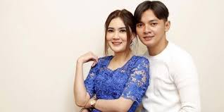 Pop singer/songwriter who is best known for the hit singles jaran goyang, ditinggal rabi, and konco mesra.. Karena Pandemi Nella Kharisma Mengaku Jadi Lebih Banyak Waktu Luang Untuk Keluarga Kapanlagi Com