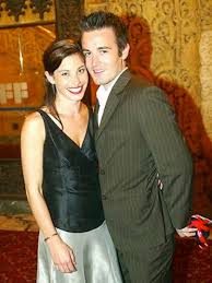  Brooke Satchwell Is Engaged Plus Anne Hathaway Donates Money From Wedding Photos To Good Cause Rescu
