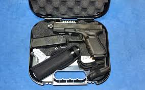 The beavertail backstraps are easily changed and secured to the frame with a single pin offering the following options: Glock 19 Gen 4 Cal 9mm Para Mit B T Impuls Iia Schalldampfer Waffen Kolo