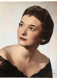 Ellie Kramer's Instagram, Twitter & Facebook