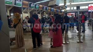 Di bandara soekarno hatta sendiri ada 3 perusahaan yang membawahi sekitar 800an porter. Penumpang Asal India Diawasi Ketat Di Bandara Soetta Hotnews