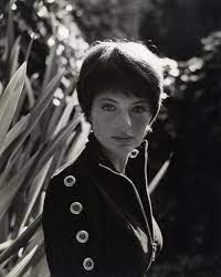 Pin By Sarah Ward On Short Hair Trendy Short Hair Styles Jacqueline Bisset Trendy Short Haircuts