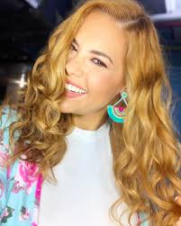 Aquí vamos mi querido lunes! 💖 #elartedondesea #tvhost #monday @telemundo  #summer