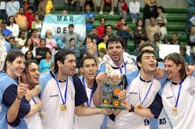 Luego de la arrolladora temporada 2003/2004, no había gran necesidad de cambios fuertes en el básquet xeneize. Sudamericano 2004 Cabb