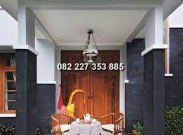 Kebanyakan orang yang memilih desain klasik untuk diterapkan pada hunian mereka itu juga ingin menggambarkan karakter mereka sebagai pemilik. Contoh Rumah Dengan Pintu Gebyok Khas Jepara Informasi Detail