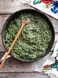 2 catei de usturoi taiati felii. Piure De Spanac