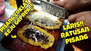Download now 4 resep pisang goreng yang enak dan nikmat bisa mencoba di rumah. Murahnya Kebangetan Jajanan Terenak Lembang Pisang Coklat Keju Indonesia Street Food Youtube