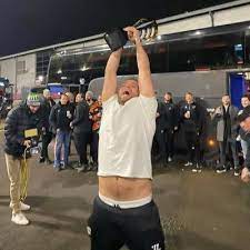 Hokejovému řemeslu se v roce 2011 teprve třiadvacetiletý bek učil v ústí nad labem a později i v. Drunk Marek Troncinsky Drunk Tron Twitter