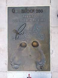 Ο ρονάλντο λουίς ναζάριο ντε λίμα ( πορτογαλικά: Ronaldo Brazilian Footballer Wikipedia