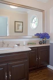 Powder rooms may be small, but they are one of the first places where guests form an impression of your home. 75 Beautiful Traditional Powder Room Pictures Ideas May 2021 Houzz