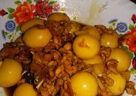 Variasi lain dari resep semur telur pedas petai cina, adalah resep semur telur puyuh petai, yang menggunakan petai biasa dan tanpa belimbing wuluh maupun 20 butir telur puyuh, direbus sambil diaduk, digoreng di dalam minyak panas sampai berkulit. Resep Semur Ayam Kampung Telor Puyuh Mpasi 13m Oleh Bunda Azzam Cookpad