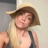 Anna Crim's Instagram, Twitter & Facebook