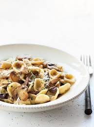 Recette De Ricardo D Orecchiettes Au Poulet Aux Olives Et Aux Champignons Recipes Orecchiette Recipes Yummy Pasta Recipes
