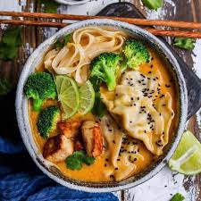 Polubienia 998 Komentarze 27 Emily Kate Glowing Plants Glowingplants Na Instagramie Vegan Red Thai Curry Soup With Rice N Curry Suppe Curry Rezepte