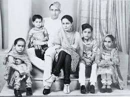Iftikhar Ali Khan Nawab Of Pataudi With His Wife Begum Of Bhopal And Their Children Indian History Vintage Bollywood Extraordinary People
