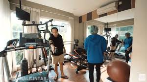 Ngeri, roy kiyoshi nyaris makan semur jengkol berisi beling. 7 Potret Ruang Fitnes Pribadi Artis Indonesia Seperti Gym Sungguhan