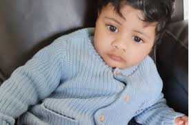 MOST SINGERS PERFORMED DIFFERENT LEGENDARY SINGERS' SONGS WITH LIVE MUSIC. 