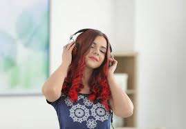 Der fokus hingegen liegt, bei den frisuren für runde gesichter, am oberkopf. 10 Passende Frisuren Fur Ein Rundes Gesicht Feminy