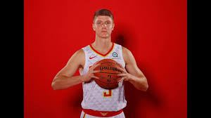 Самые новые твиты от kevin huerter (@kevinhuerter): Kevin Huerter Declares Himself Red Velvet New Nickname Press Conference Youtube