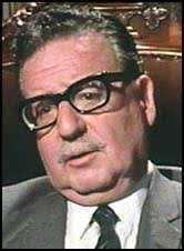 En 1945 salvador allende ganó un escaño en el senado. Salvador Allende